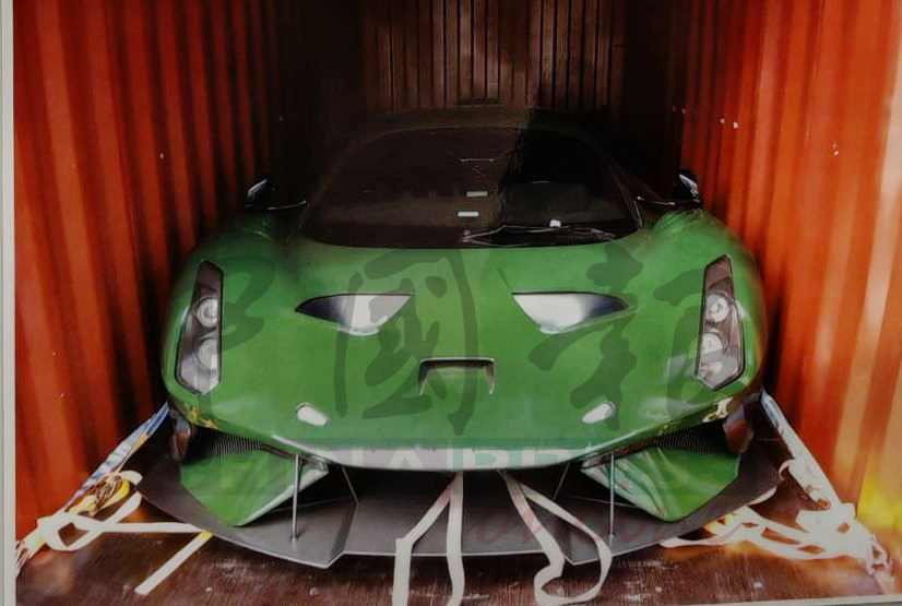 没有任何入口准证布拉汉BT62高性能赛道跑车，企图入境我国。