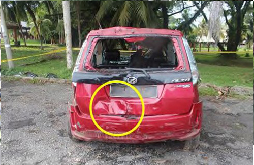 Alza遭巴士撞击受损部位。