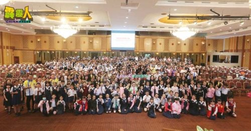 中小学华文嘉年华闭幕|  掌握多语  占优势  崔慈恩：凝聚族群力量