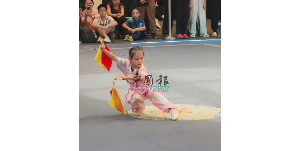 就读於培南华小的小小女将林湘儿,一套子午鸳鸯钺斩获七岁女子组传统双器械冠军.