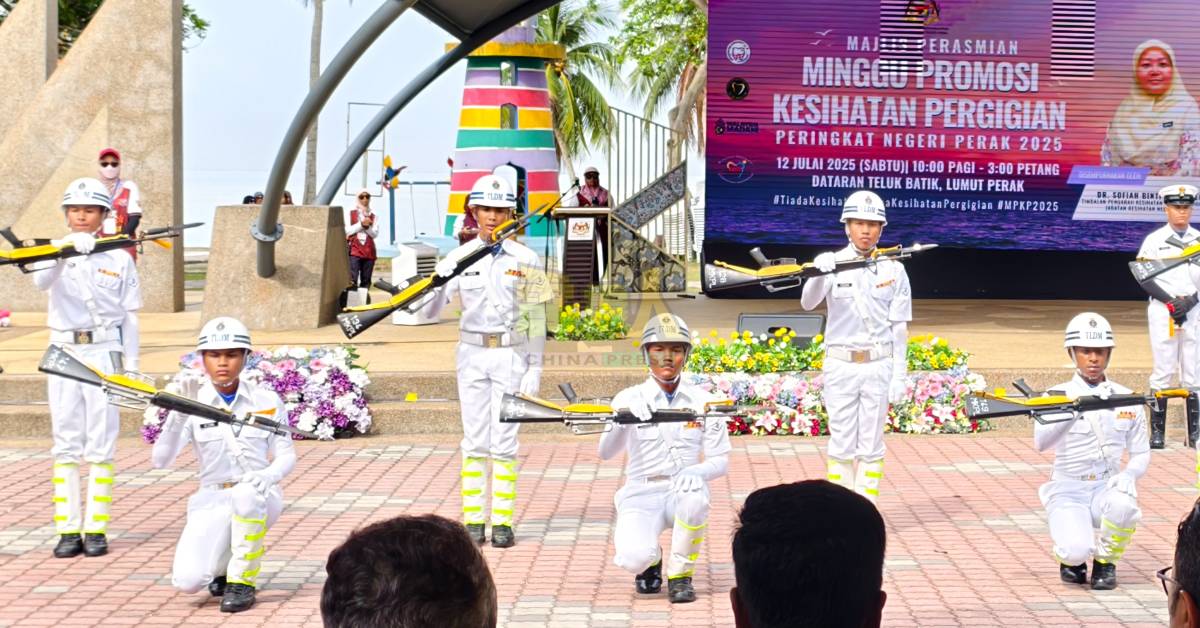由24名红土坎海军成员呈献的无声操练最为吸睛，获得如雷掌声。