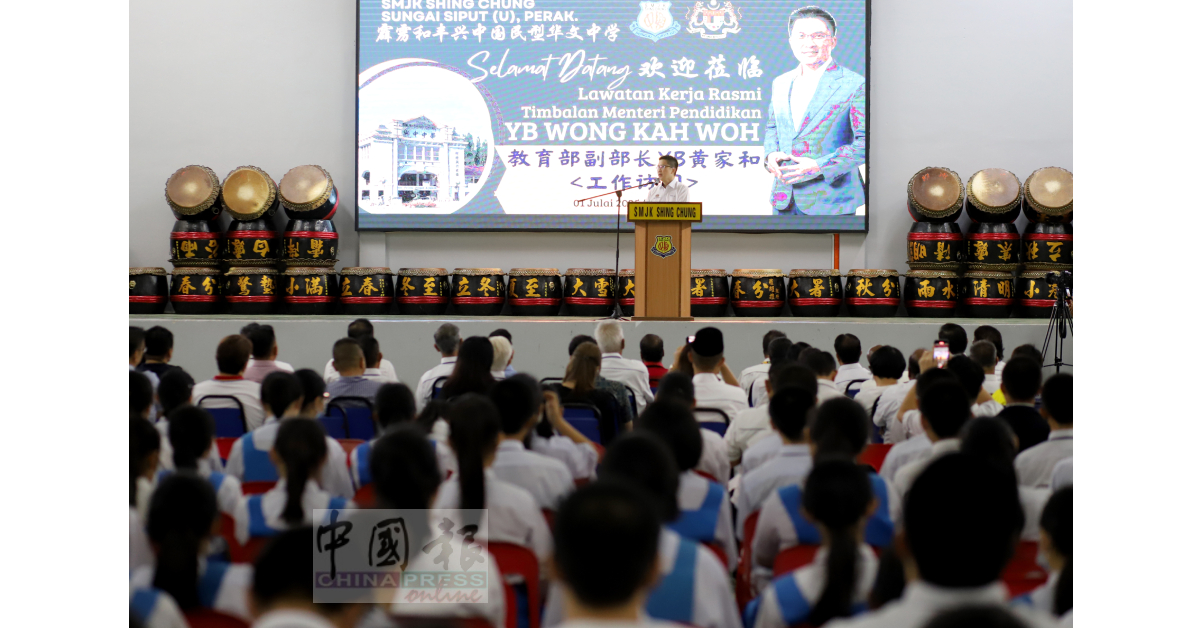 黄家和与和丰兴中华中学生会面时,鼓励年轻的他们立志当老师,传承华教使命。