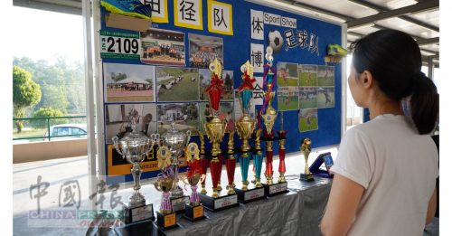 家长踊跃出席育才独中家长日  学会成果展展现学生多元才华