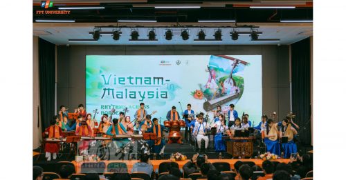 怡保青年华乐文化协会代表  赴越南岘港FPT大学交流传统音乐