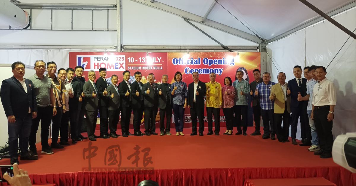 主办单位与嘉宾，左12起为刘锦华、黄绚铭、黄诗情及庄振荣（右7）。