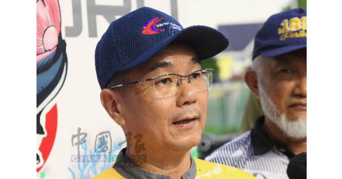 郑国霖在记者会发言。