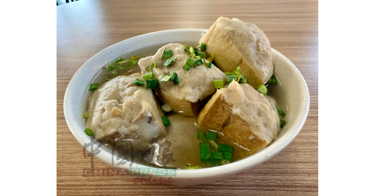 混合鱼肉猪肉的酿豆腐，让人吃过，口齿留香。