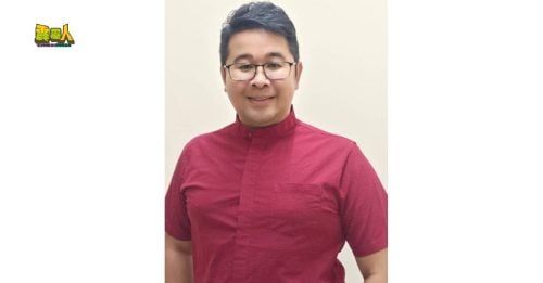 国旗倒挂｜ 家家户户谨慎挂旗 杨广发：国旗非角力工具