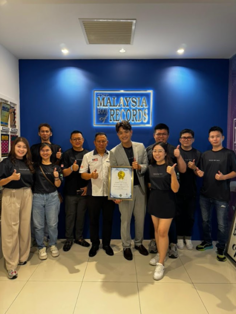 Neon+凭借智能投影机全年销量实力，荣获马来西亚记录大全（The Malaysia Book of Records），成就行业标杆。