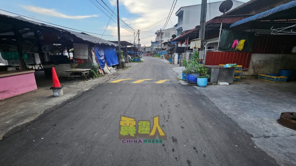 由于天公作美没降雨,十八丁渔村避过这一季的涨潮期发生淹水。