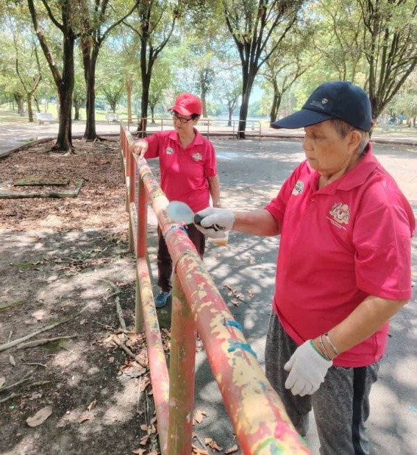 大家分工合作，为还原太平湖的清洁美丽给力，值得一赞。