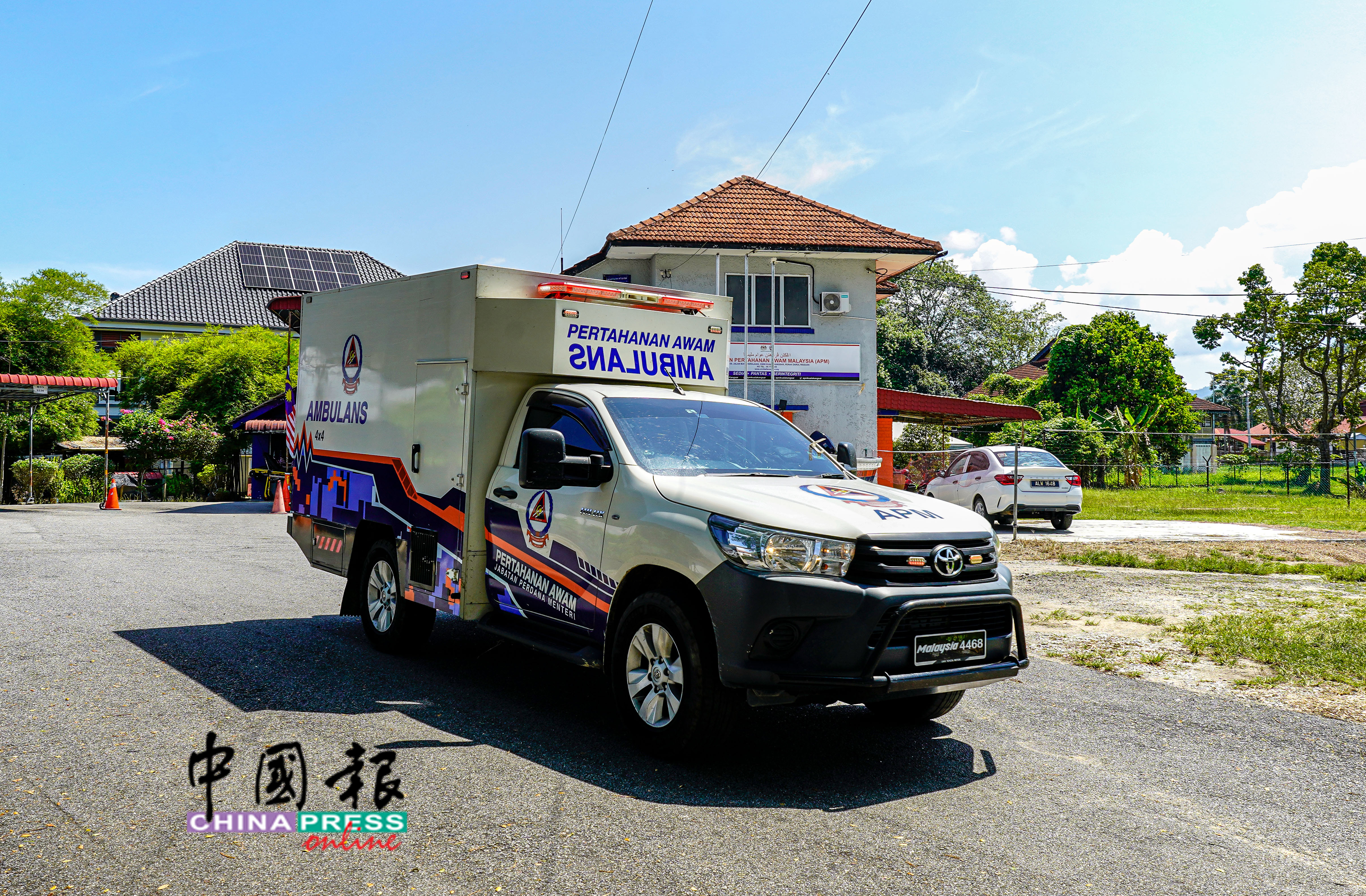 江沙民防部队拥有4辆救护与支援车候命。