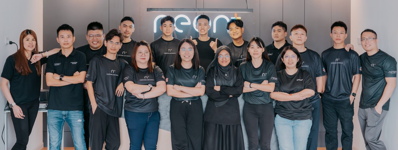 高开菲（后排右5）致力于凝聚团队向心力，并深深感激每位成员一路以来的信任与努力。