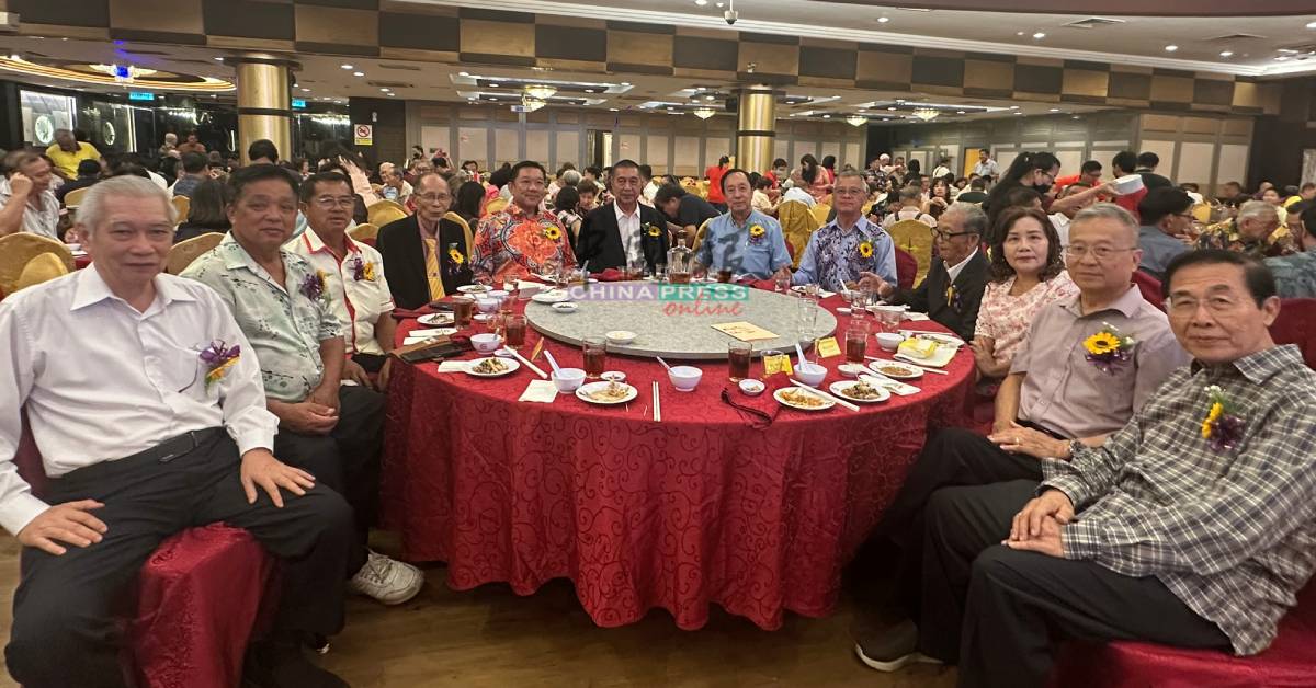 嘉宾相见欢，左起为曾耀棠丶叶恒源丶陈昌平丶张炳顺丶许美远丶陈建铭丶易沛鸿丶何坤橗丶谭简衢丶莫妙玲丶张拯宗丶黄步达。