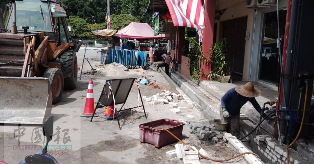 为杜绝水患发生，金羊茶室前的排水系统也在提升中。