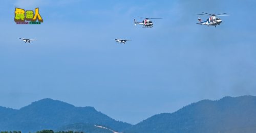 警总长叮嘱飞行员　坚持为安全部队奉献