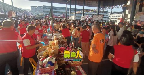 太平华联独中设105摊  挺华教 买买买